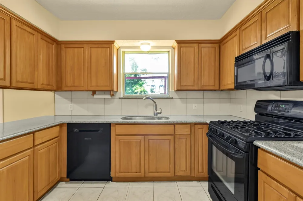 523 Oakdale Avenue Shoreacres, TX 77571