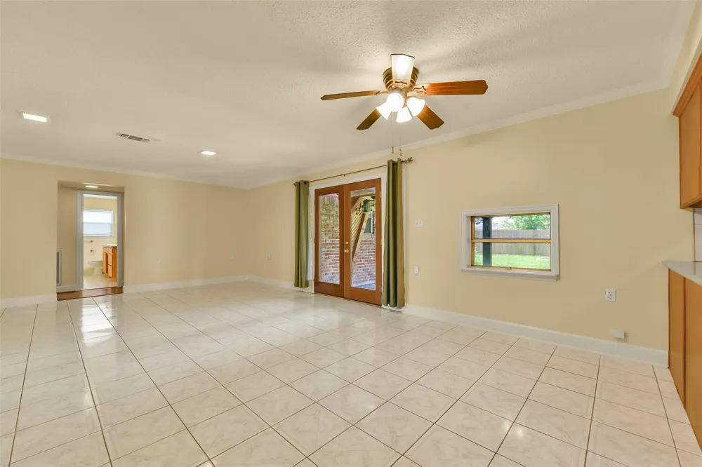 523 Oakdale Avenue Shoreacres, TX 77571