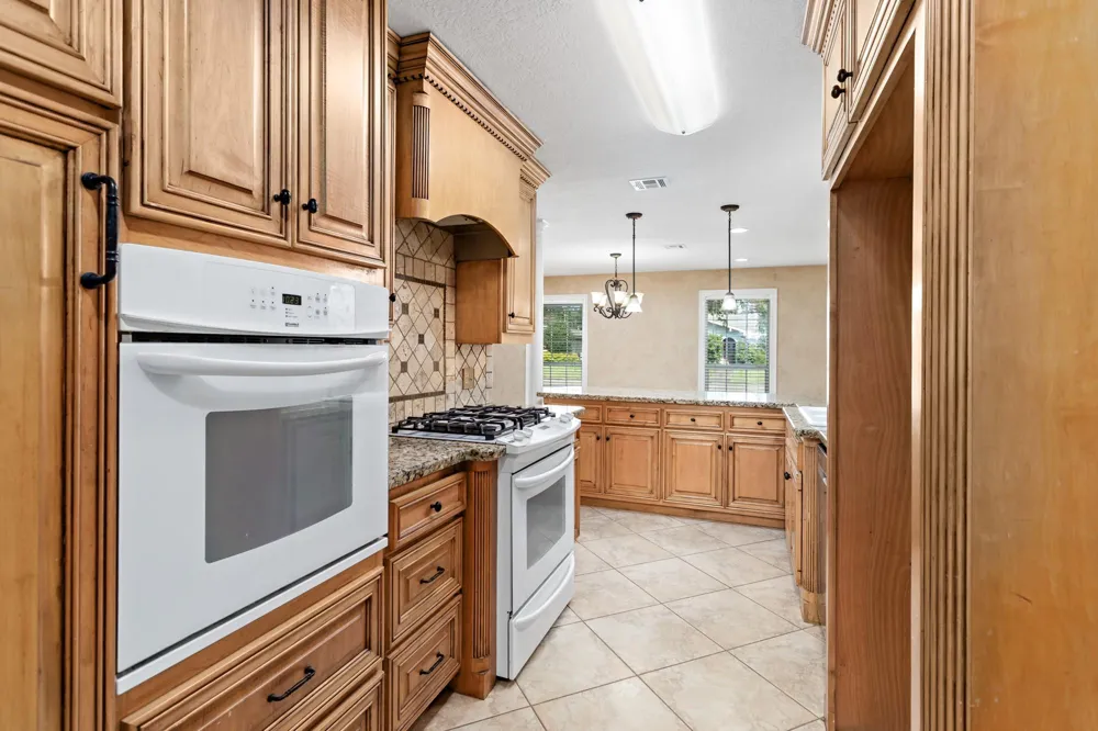 2707 Memphis Avenue Nederland, TX 77627