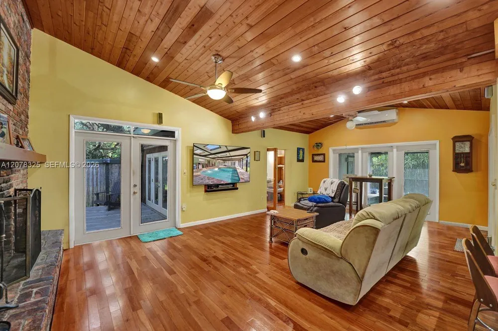 5500 Woodland LN Dania Beach, FL 33312