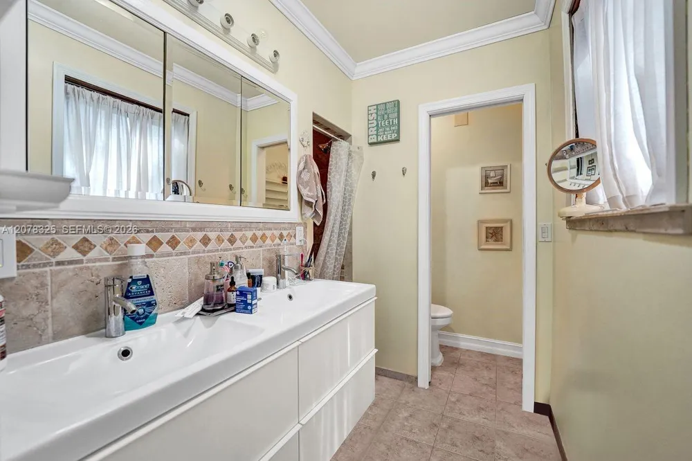 5500 Woodland LN Dania Beach, FL 33312