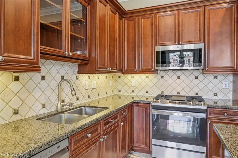 10 Via Vasari #104 Henderson, NV 89011