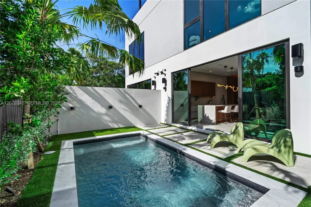 3910 NW 3rd Ave Miami, FL 33127