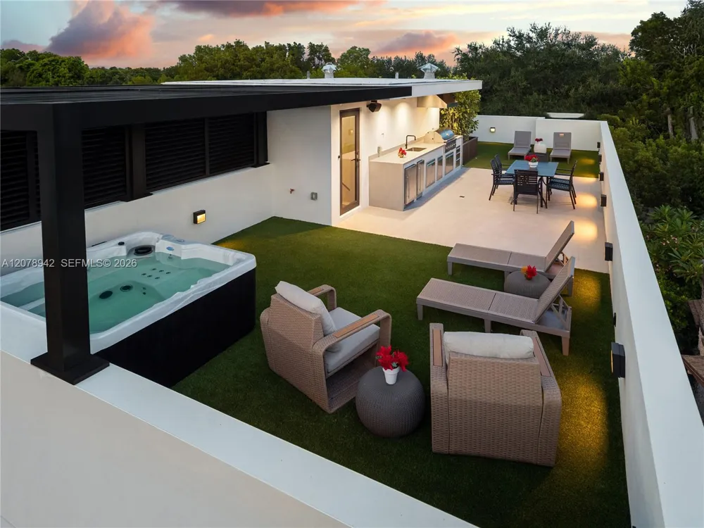 3910 NW 3rd Ave Miami, FL 33127