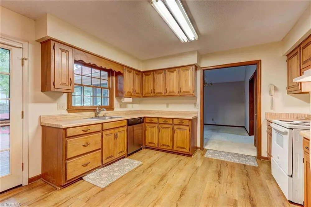 1823 Woodhue Drive Burlington, NC 27215