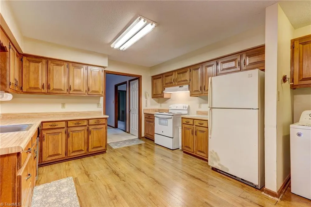 1823 Woodhue Drive Burlington, NC 27215