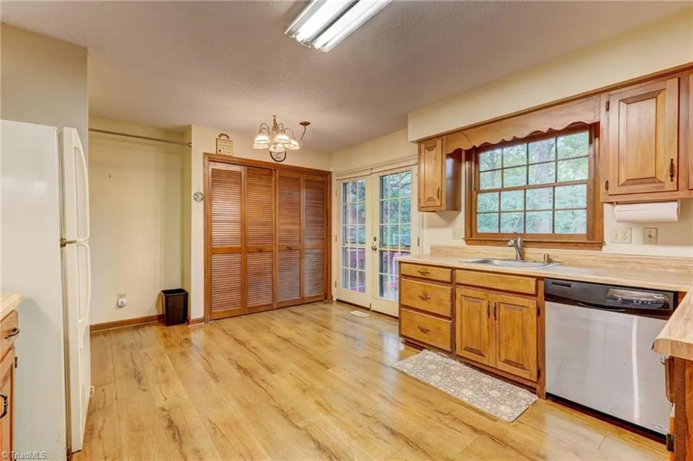 1823 Woodhue Drive Burlington, NC 27215