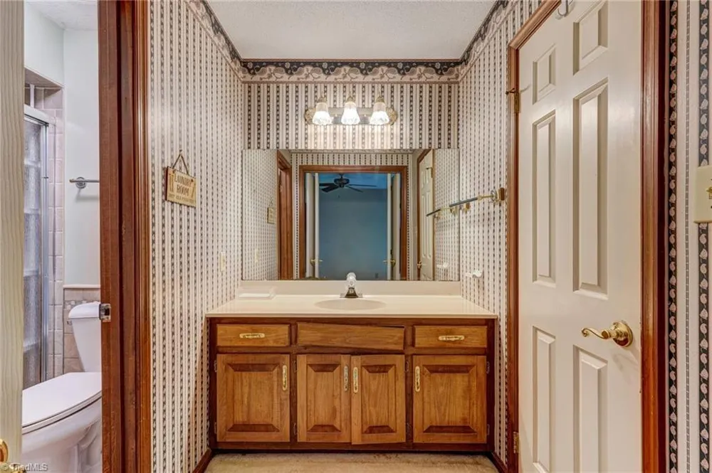 1823 Woodhue Drive Burlington, NC 27215
