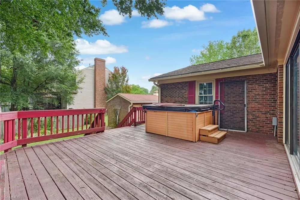 1823 Woodhue Drive Burlington, NC 27215