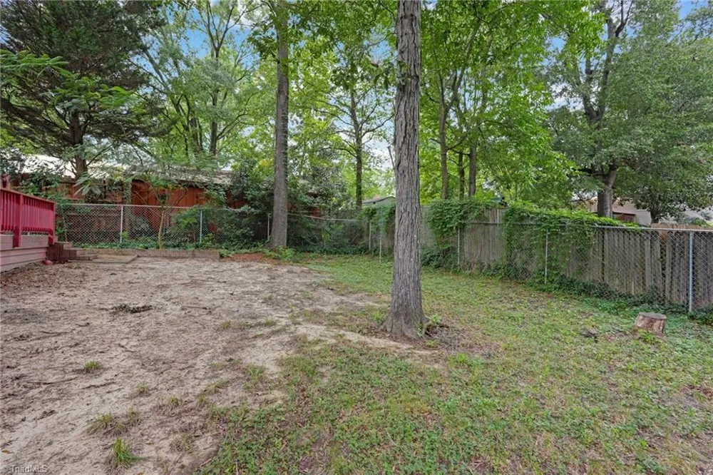 1823 Woodhue Drive Burlington, NC 27215