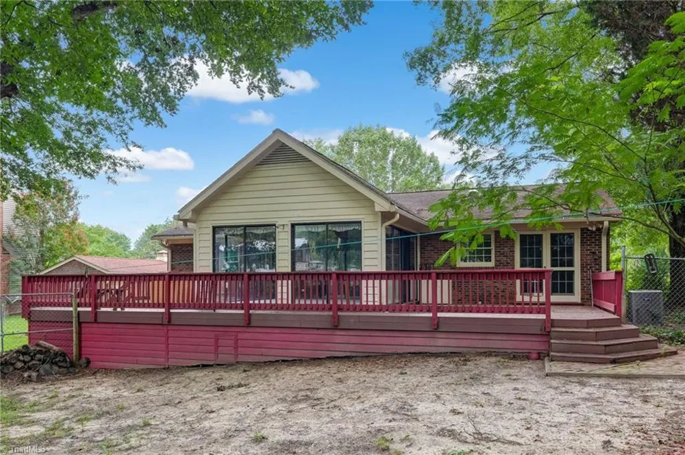 1823 Woodhue Drive Burlington, NC 27215