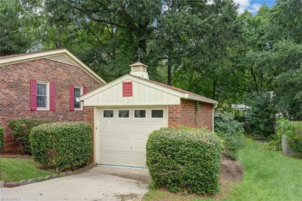 1823 Woodhue Drive Burlington, NC 27215