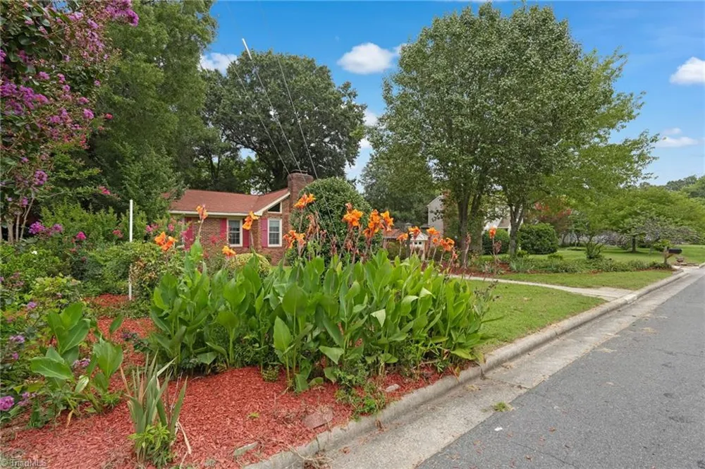 1823 Woodhue Drive Burlington, NC 27215