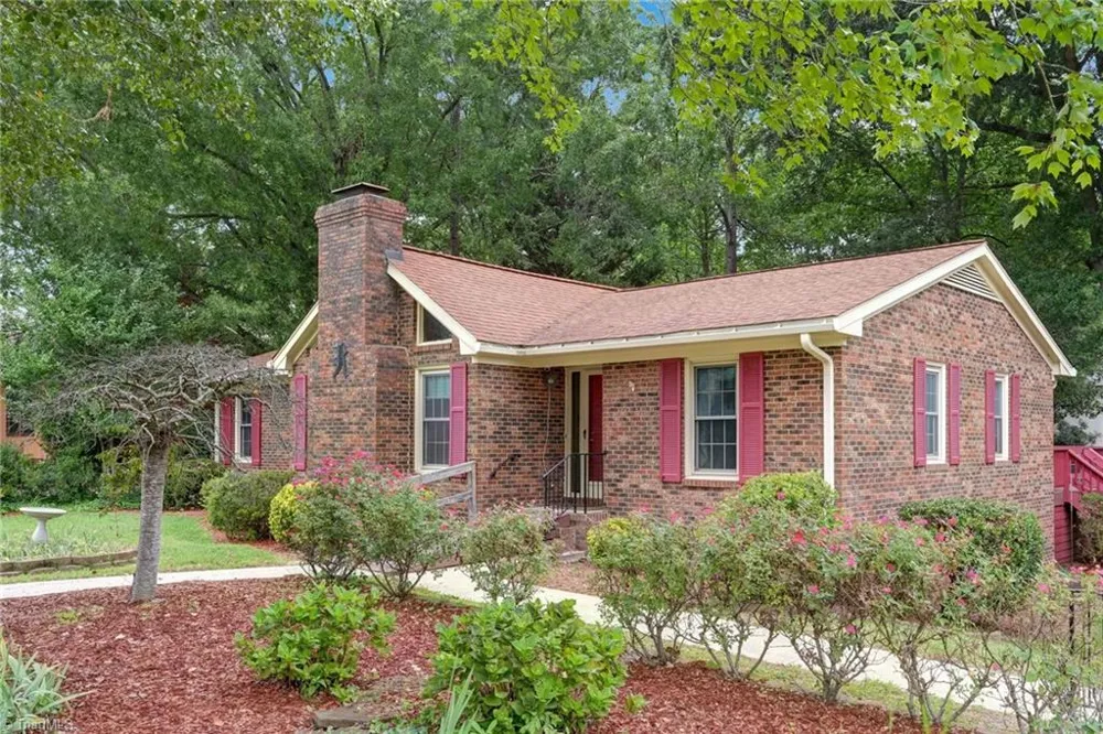 1823 Woodhue Drive Burlington, NC 27215