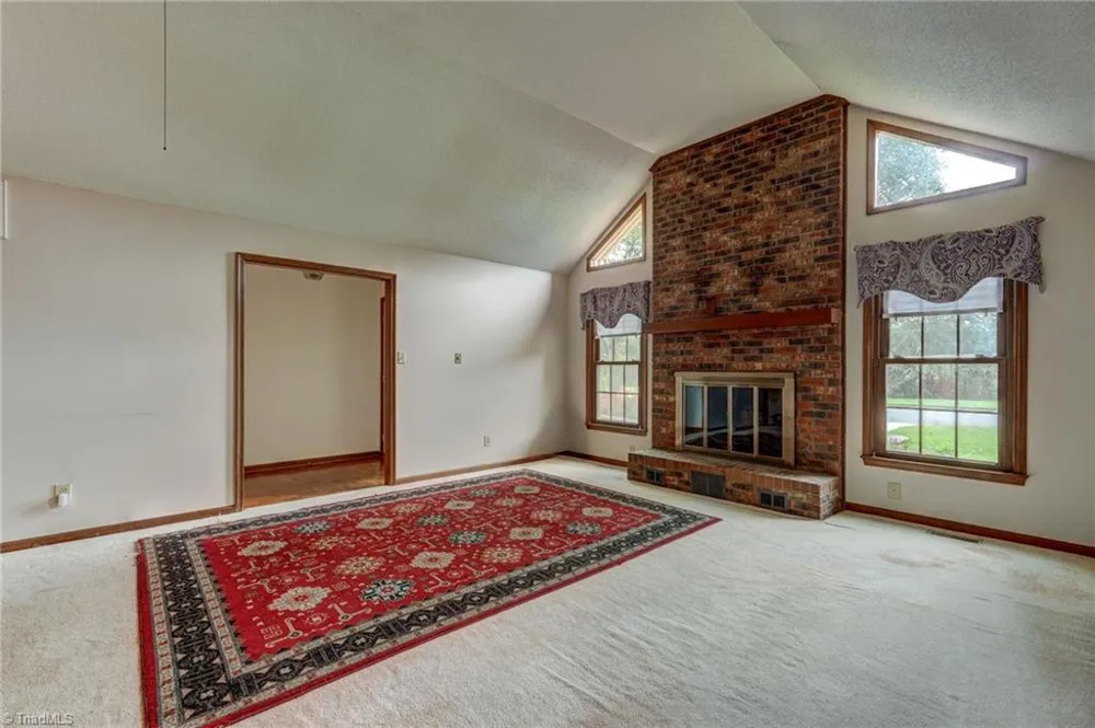 1823 Woodhue Drive Burlington, NC 27215