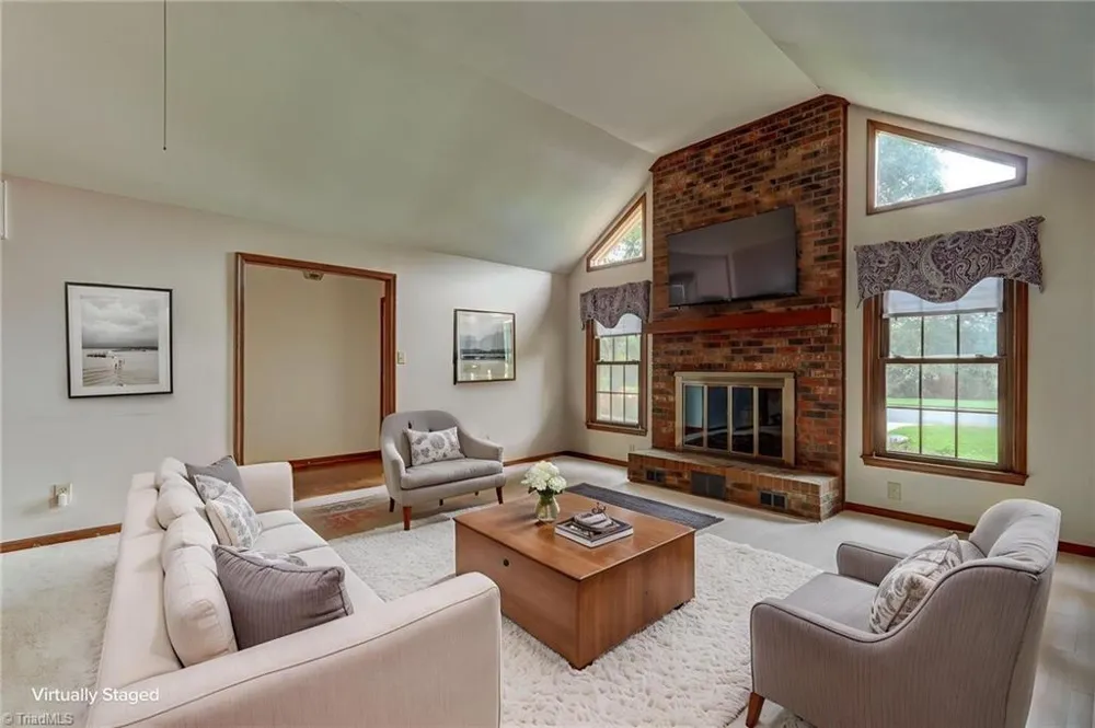 1823 Woodhue Drive Burlington, NC 27215