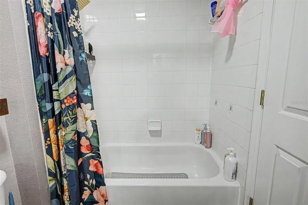 2214 GOLDEN OAK LANE Valrico, FL 33594