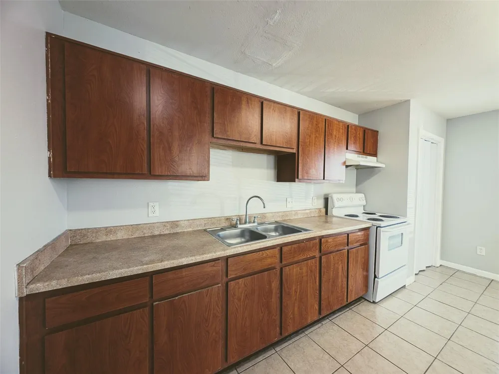 154 S Bend Court #b Willis, TX 77378