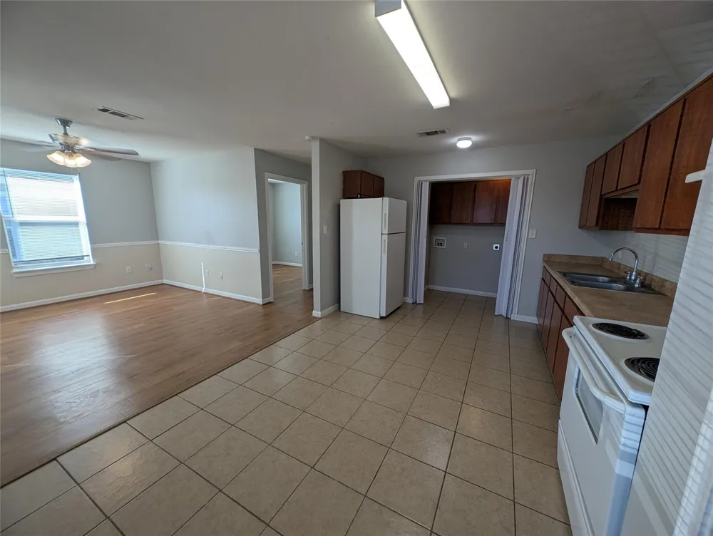 154 S Bend Court #b Willis, TX 77378