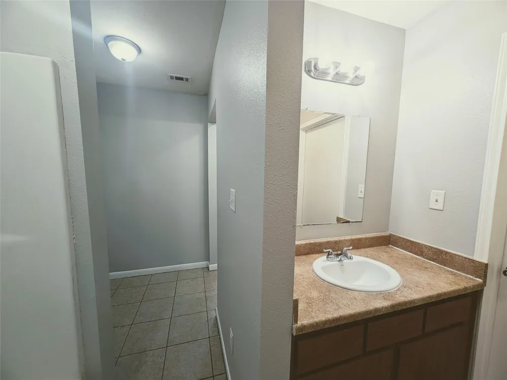 154 S Bend Court #b Willis, TX 77378