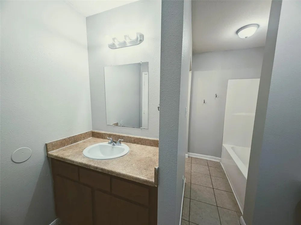 154 S Bend Court #b Willis, TX 77378