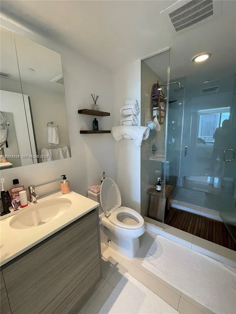 121 NE 34th St #2005 Miami, FL 33137