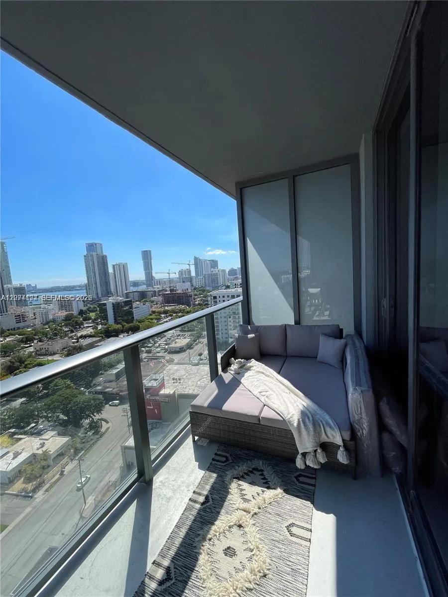 121 NE 34th St #2005 Miami, FL 33137