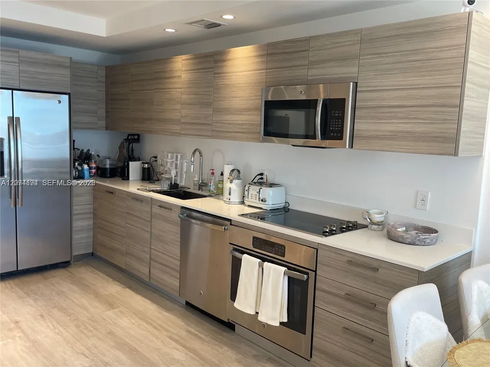 121 NE 34th St #2005 Miami, FL 33137