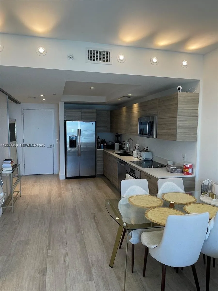 121 NE 34th St #2005 Miami, FL 33137