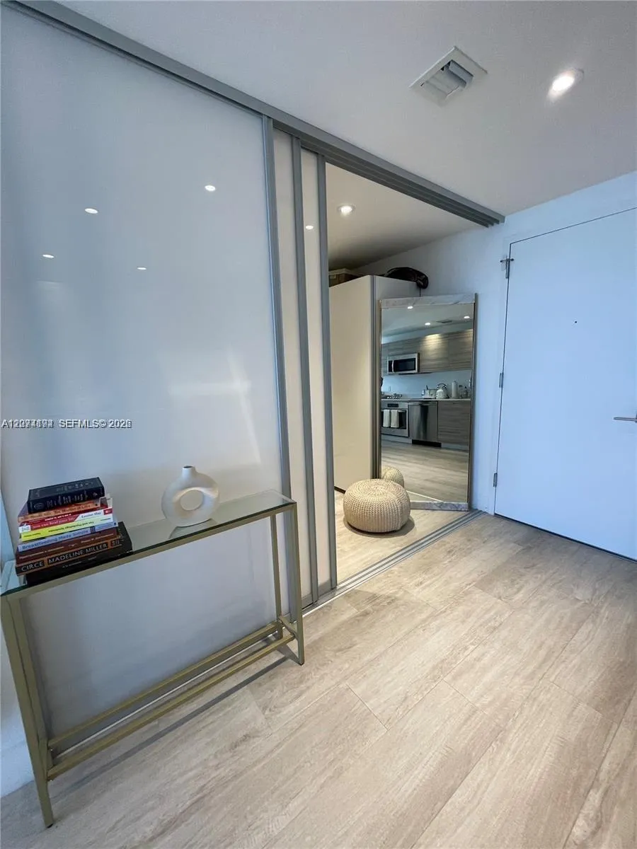 121 NE 34th St #2005 Miami, FL 33137