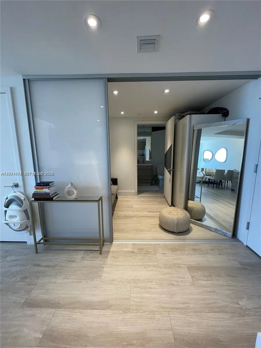 121 NE 34th St #2005 Miami, FL 33137