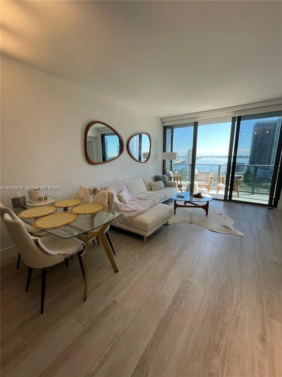 121 NE 34th St #2005 Miami, FL 33137
