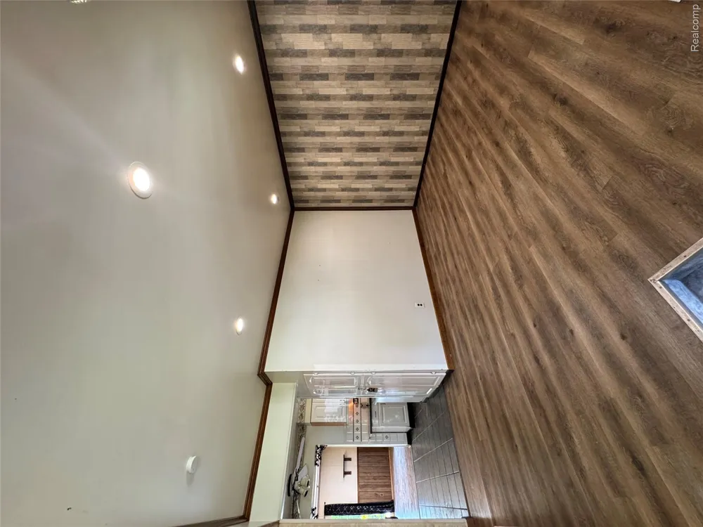 31263 Hayes Road Warren City, MI 48088