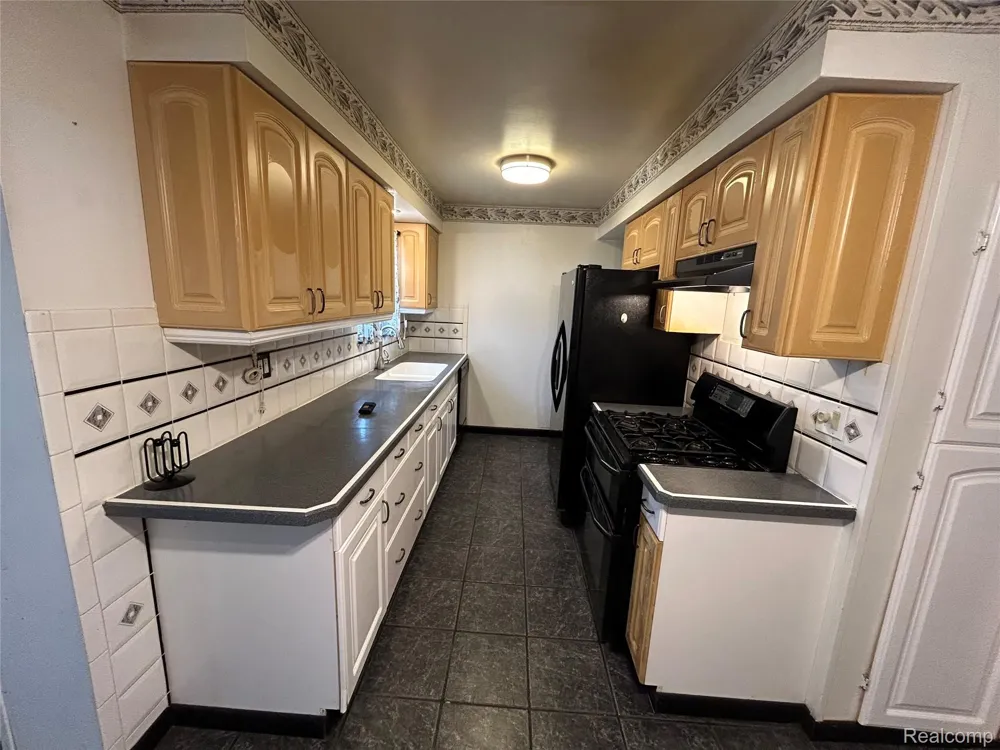 31263 Hayes Road Warren City, MI 48088