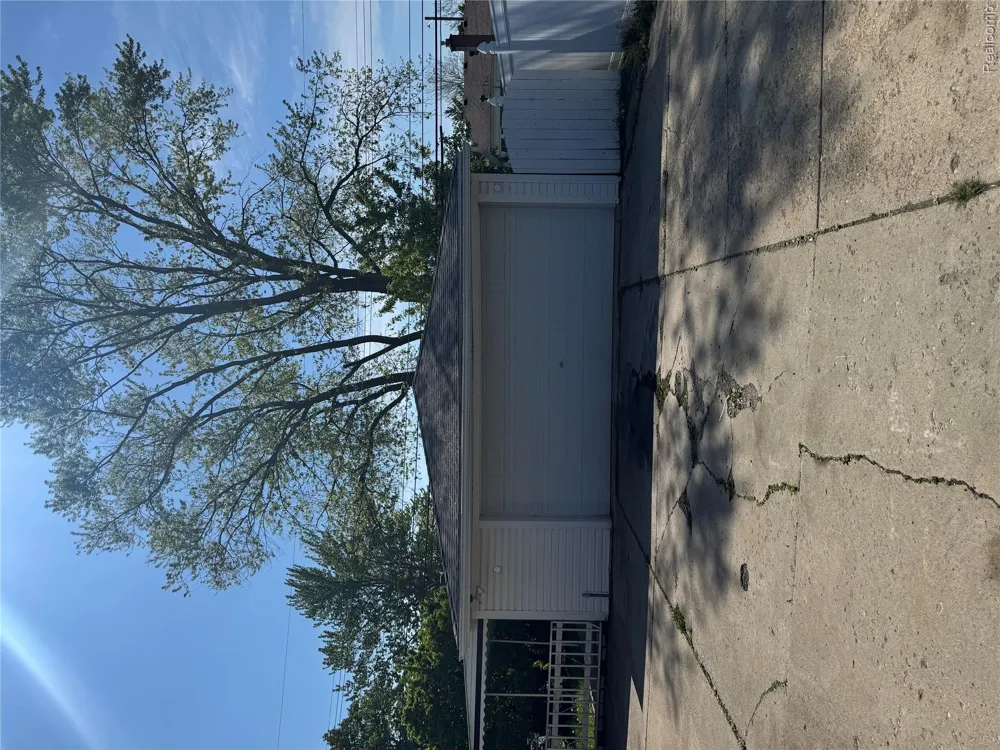 31263 Hayes Road Warren City, MI 48088