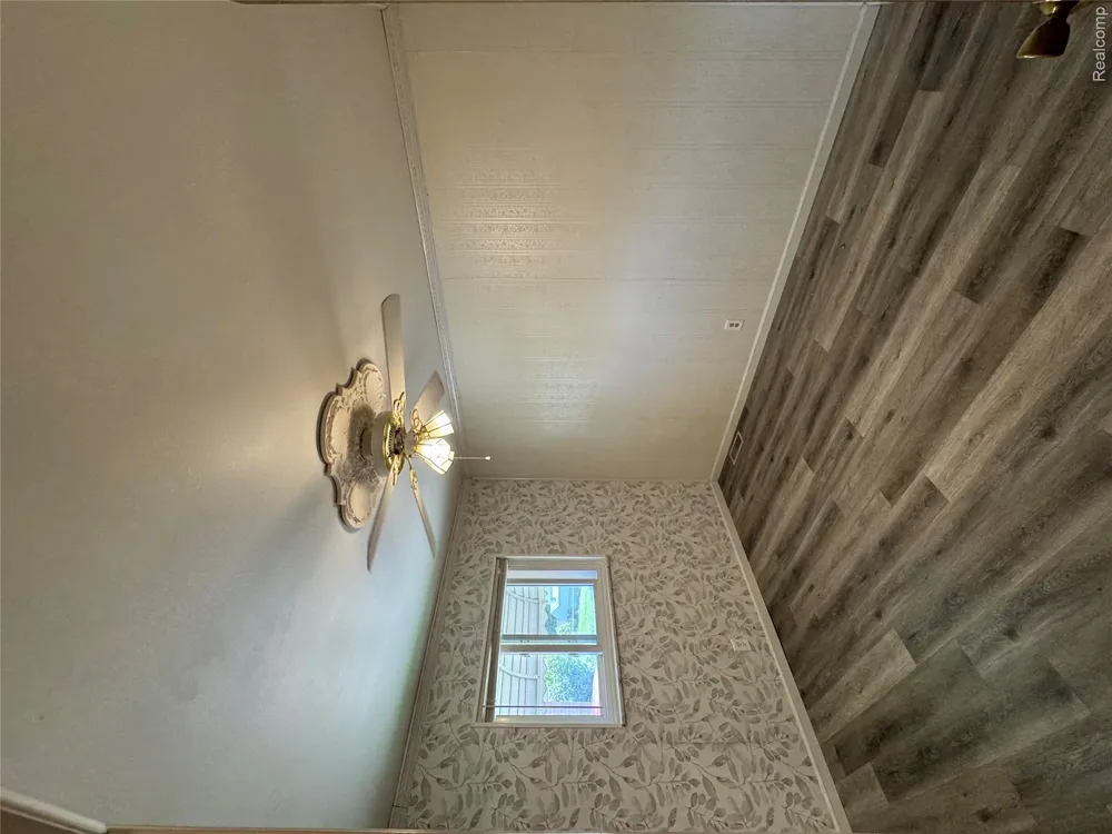 31263 Hayes Road Warren City, MI 48088