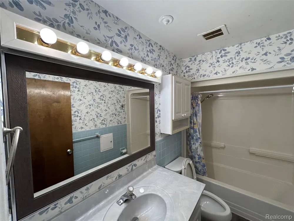 31263 Hayes Road Warren City, MI 48088