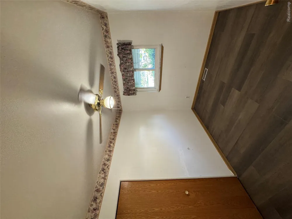 31263 Hayes Road Warren City, MI 48088