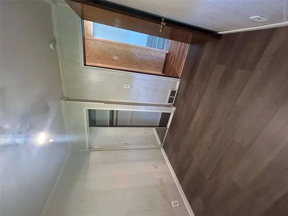 31263 Hayes Road Warren City, MI 48088