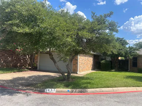 1832 Maplewood Trail