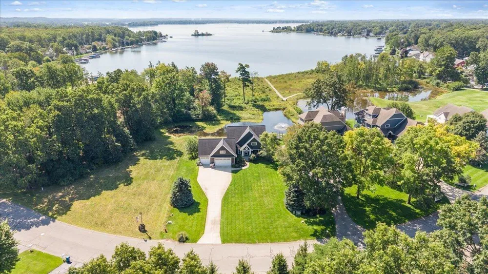 12355 Bayview Drive Wayland, MI 49348