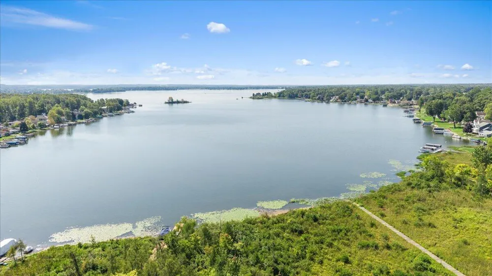 12355 Bayview Drive Wayland, MI 49348