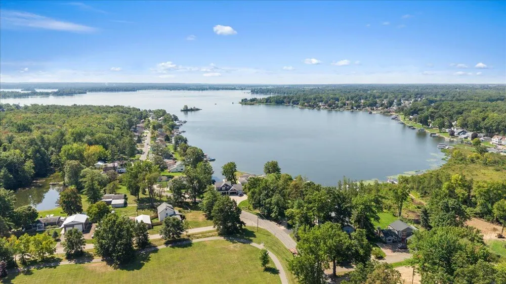 12355 Bayview Drive Wayland, MI 49348