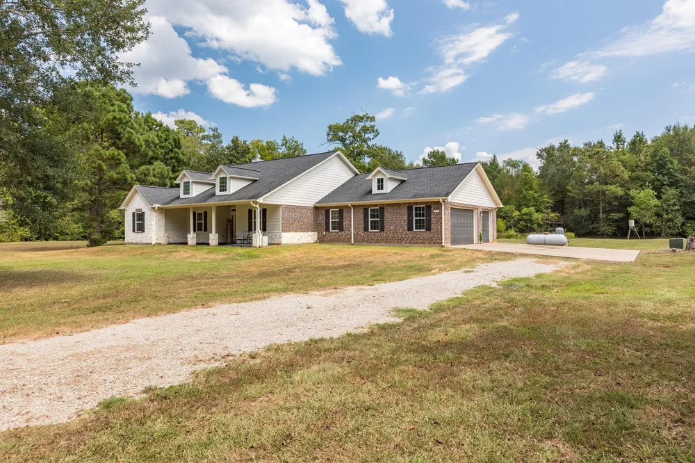 260 County Road 2258 Cleveland, TX 77327