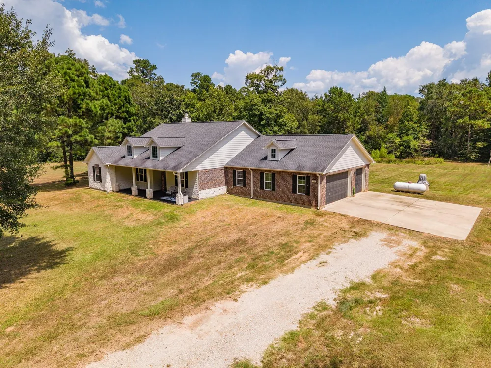 260 County Road 2258 Cleveland, TX 77327