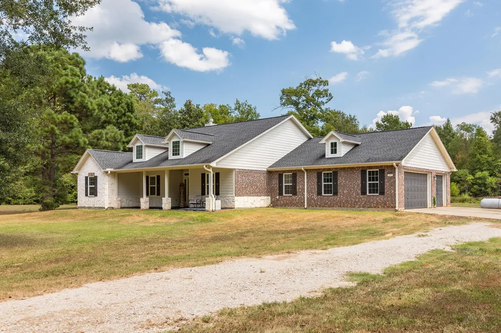 260 County Road 2258 Cleveland, TX 77327
