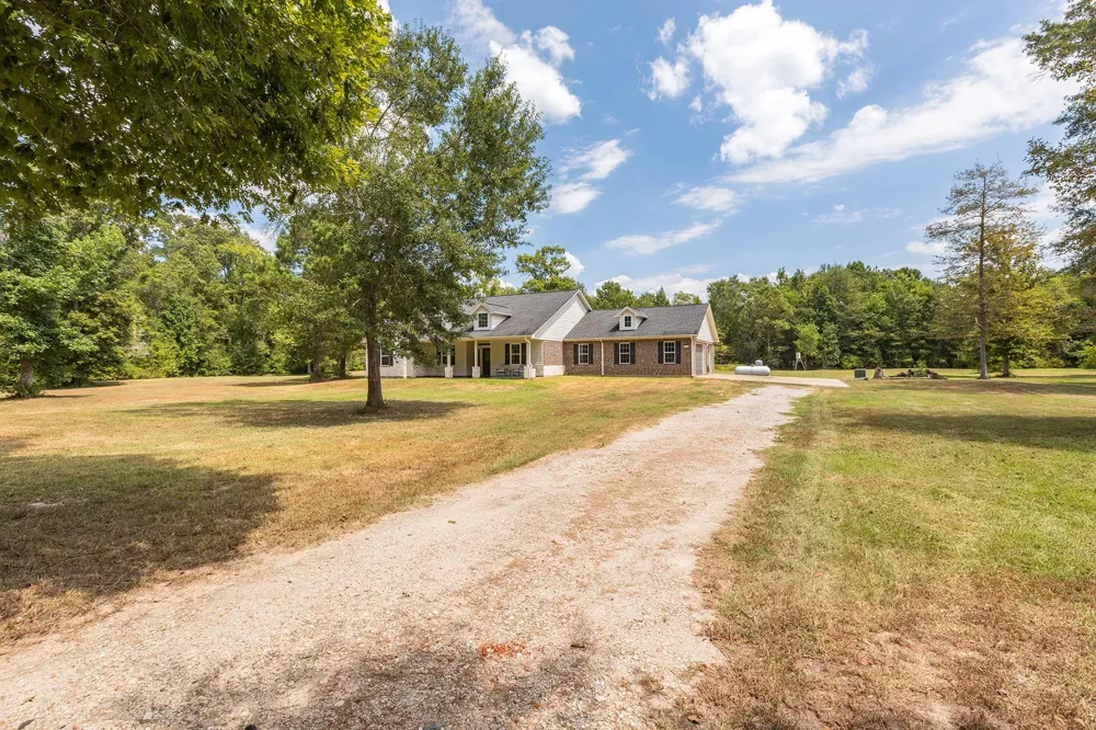 260 County Road 2258 Cleveland, TX 77327