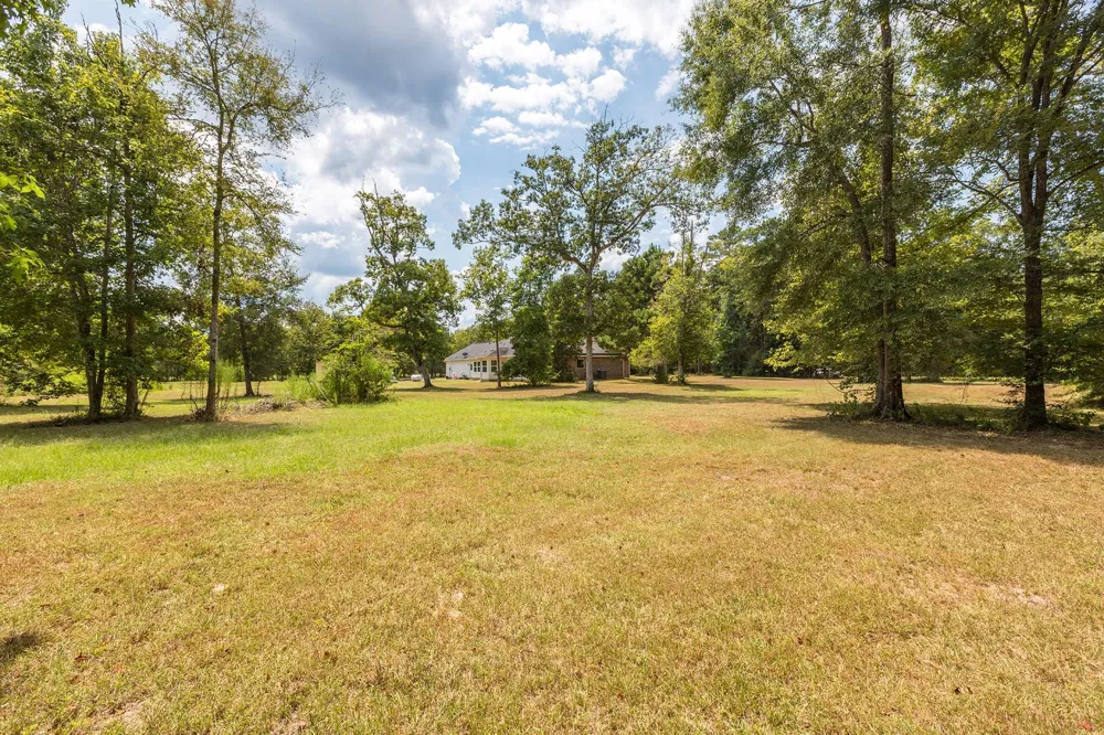 260 County Road 2258 Cleveland, TX 77327