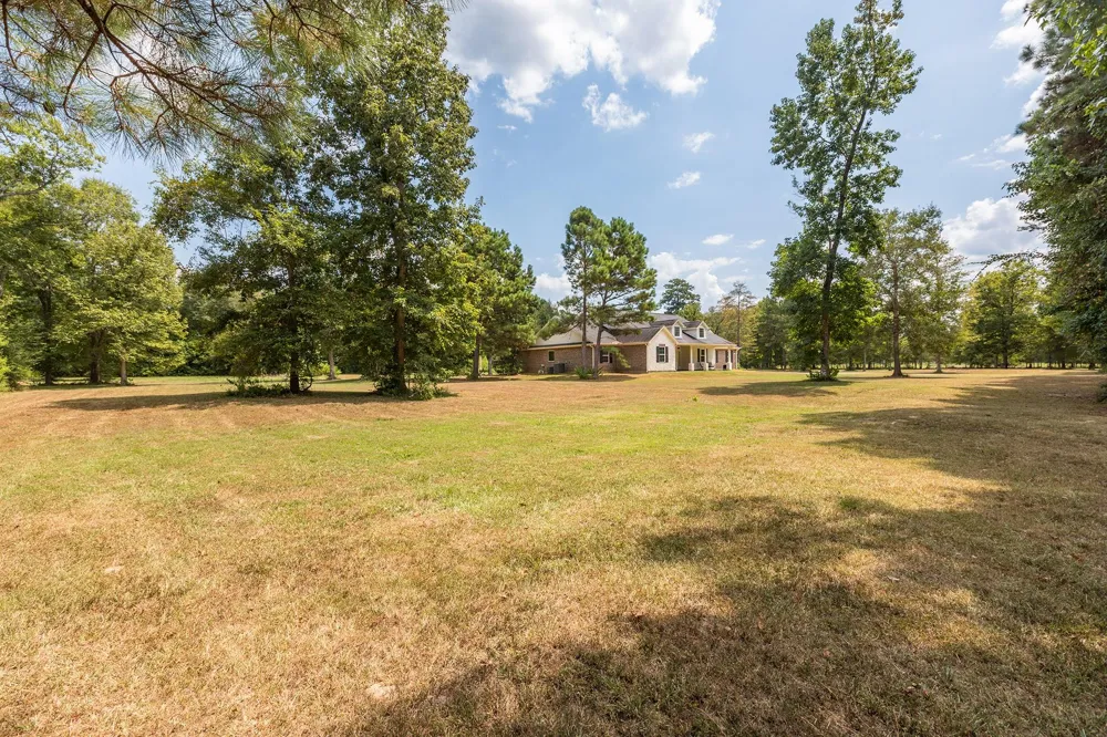 260 County Road 2258 Cleveland, TX 77327