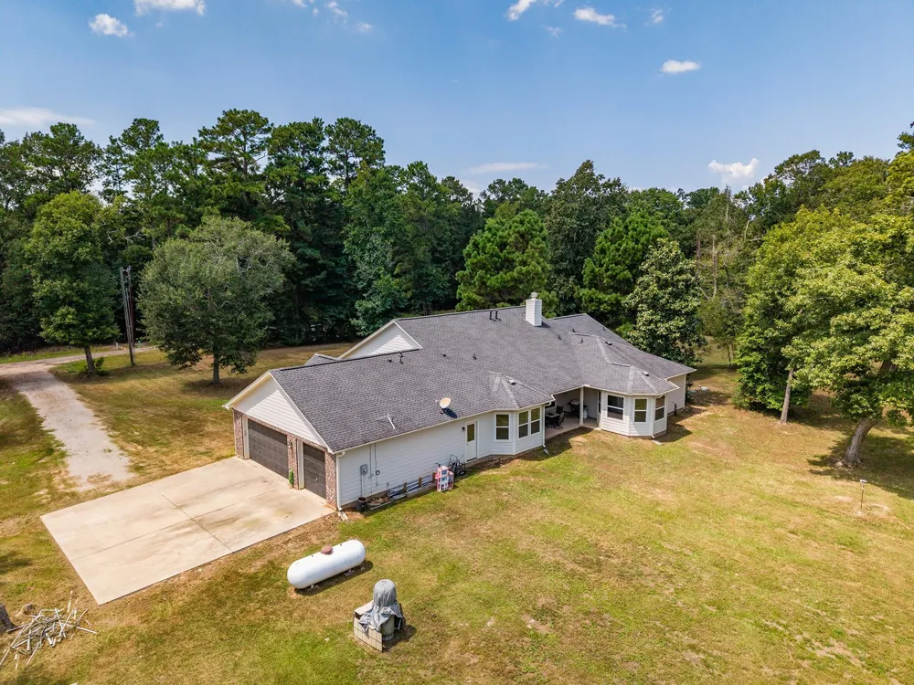 260 County Road 2258 Cleveland, TX 77327
